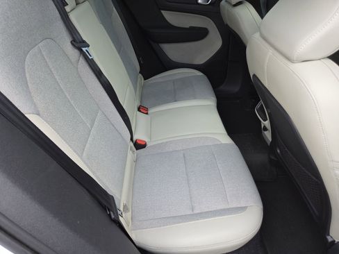 Used 2020 Volvo XC40 T4 Momentum w/ Protection Package Premier FWD image 22