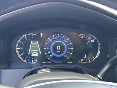 Used 2018 Cadillac Escalade Luxury AWD/4WD image 19