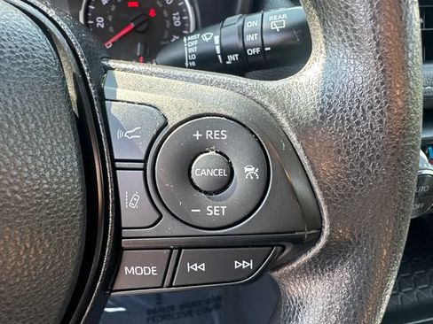Used 2022 Toyota RAV4 XLE AWD/4WD image 33