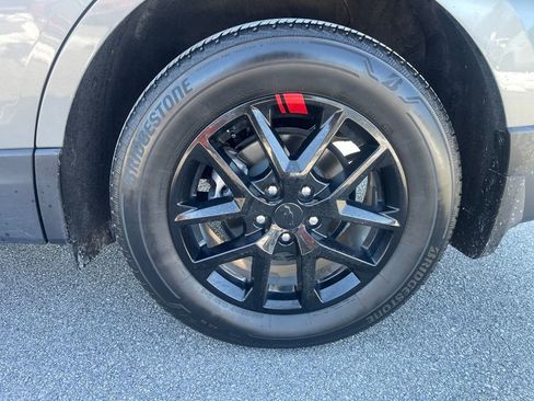 Used 2023 Chevrolet Equinox LT image 13