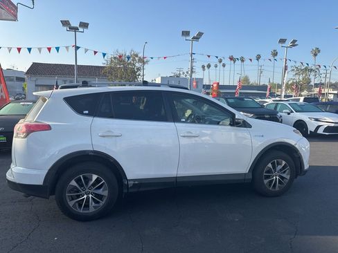 Used 2018 Toyota RAV4 XLE w/ Carpet Mat Package image 10