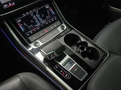 Used 2021 Audi Q8 Premium Plus w/ Premium Plus Package AWD/4WD image 20