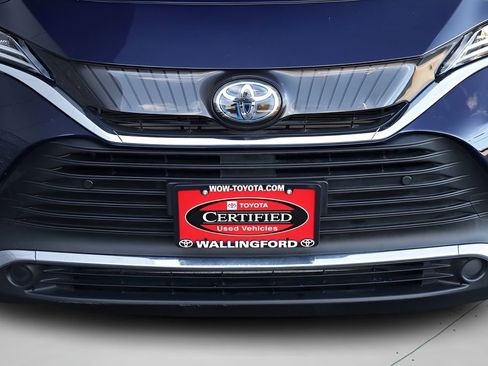 Certified 2021 Toyota Venza XLE w/ Softex Package image 8