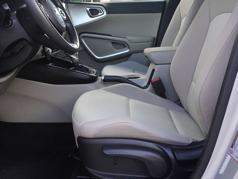 Used 2020 Kia Soul LX FWD image 24