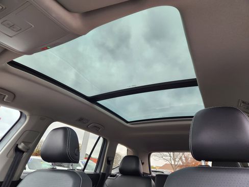 Certified 2021 Volkswagen Atlas SE image 15