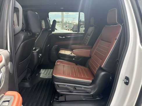 Used 2023 GMC Yukon XL Denali Ultimate AWD/4WD image 7