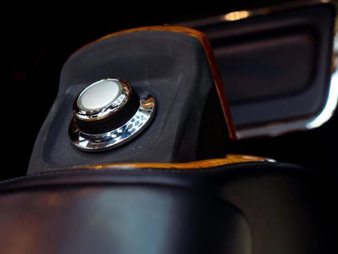 Used 2011 Rolls-Royce Phantom Drophead Coupe RWD image 24