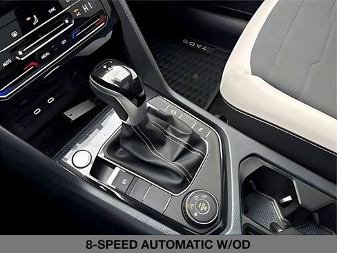 Used 2025 Volkswagen Taos SE w/ Panoramic Sunroof Package AWD/4WD image 22