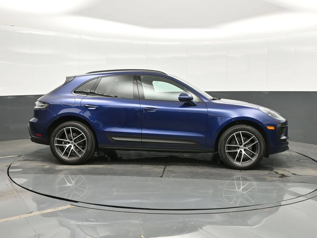 Certified 2026 Porsche Macan AWD/4WD image 10