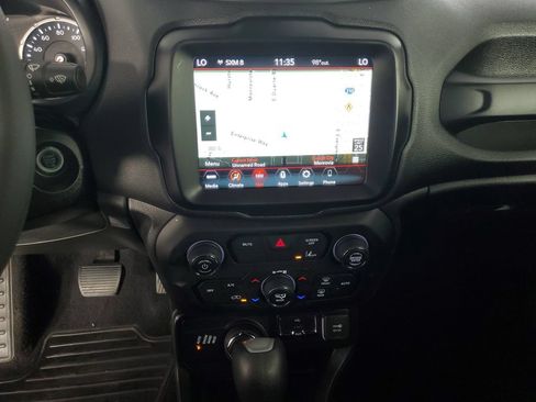 Used 2023 Jeep Renegade Latitude AWD/4WD image 16