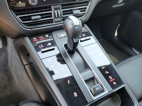 Certified 2023 Porsche Macan S AWD/4WD image 22