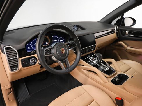 Certified 2023 Porsche Cayenne AWD/4WD image 44