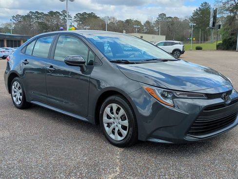 Used 2024 Toyota Corolla LE image 3