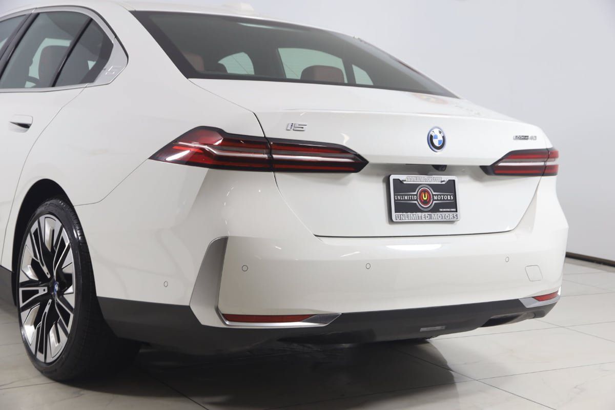 Used 2024 BMW i5 eDrive40i w/ Convenience Package RWD image 22