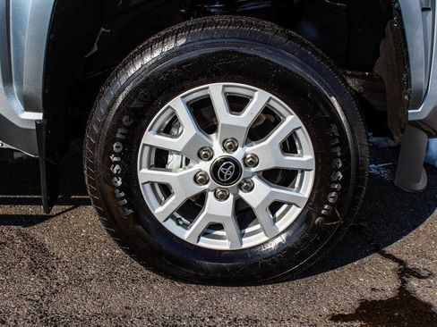 Used 2024 Toyota Tacoma SR5 AWD/4WD image 7