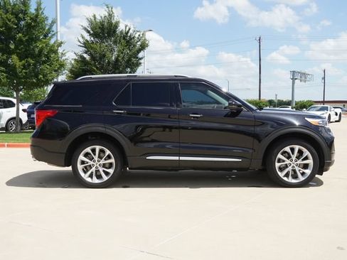 Used 2023 Ford Explorer Platinum w/ Technology Package AWD/4WD image 10