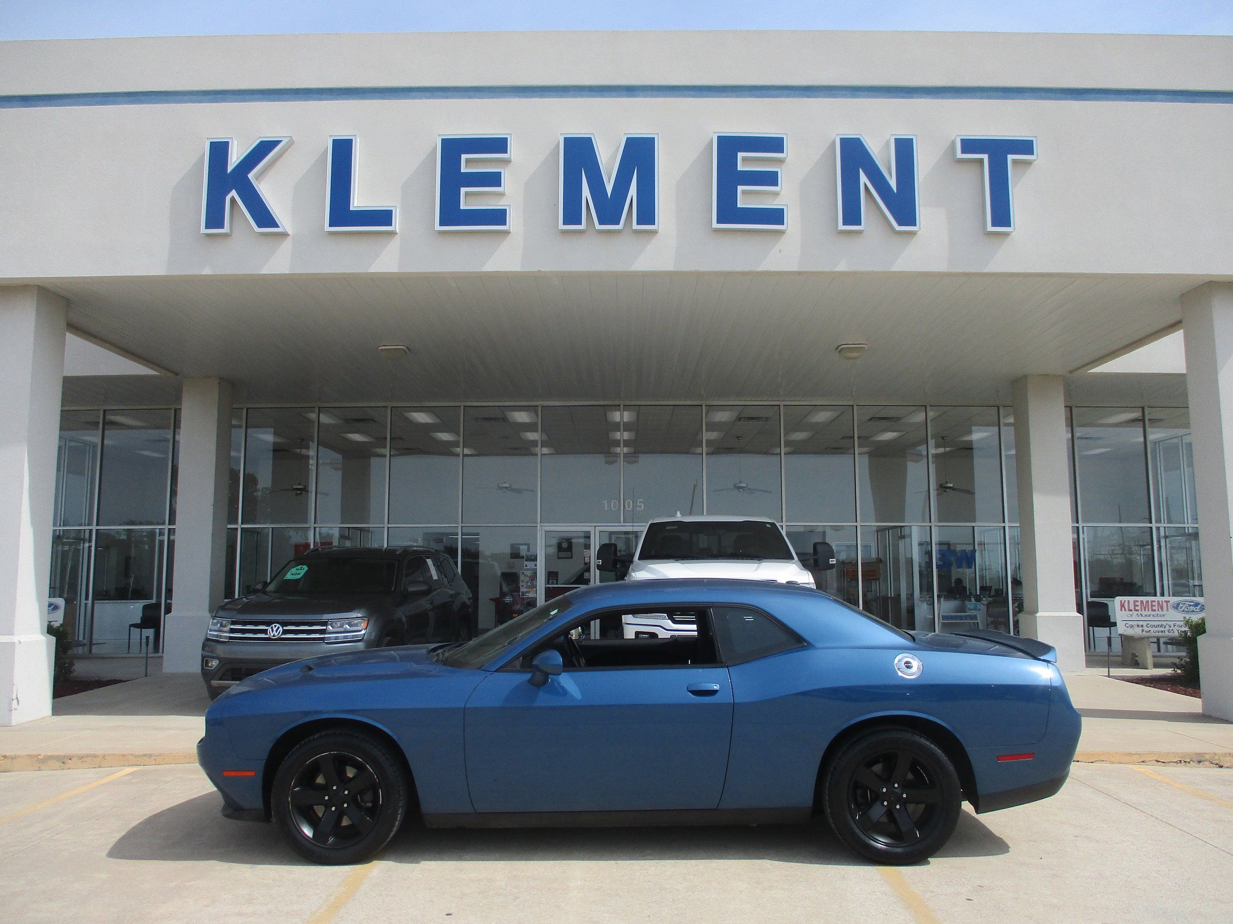 Used 2021 Dodge Challenger SXT RWD image 1