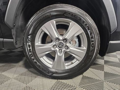 Used 2025 Toyota RAV4 XLE AWD/4WD image 11
