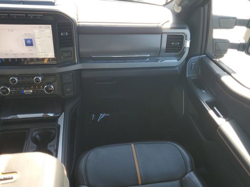 Used 2024 Ford F250 Platinum image 17