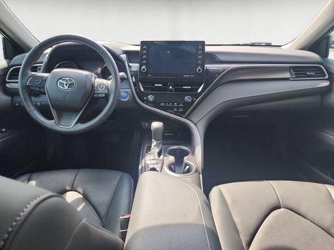 Used 2024 Toyota Camry XSE FWD image 11