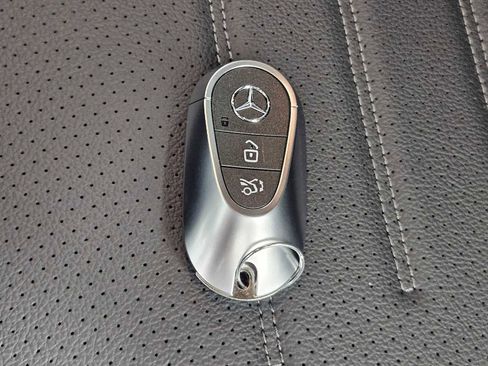 New 2025 Mercedes-Benz GLC 300 4MATIC image 40