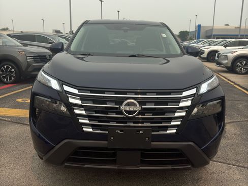 Certified 2026 Nissan Rogue SV AWD/4WD image 3