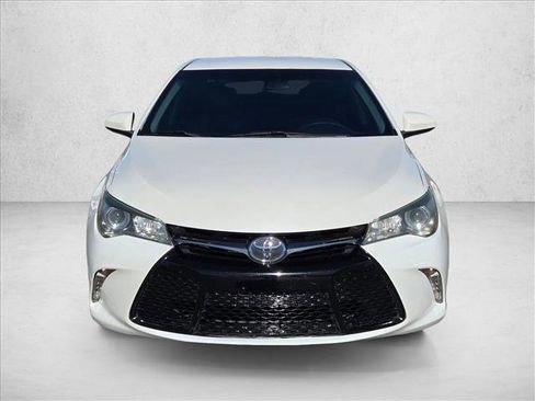 Used 2016 Toyota Camry XSE image 2