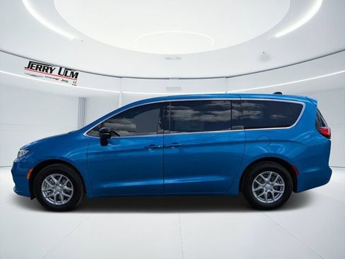 New 2026 Chrysler Pacifica Select FWD image 6