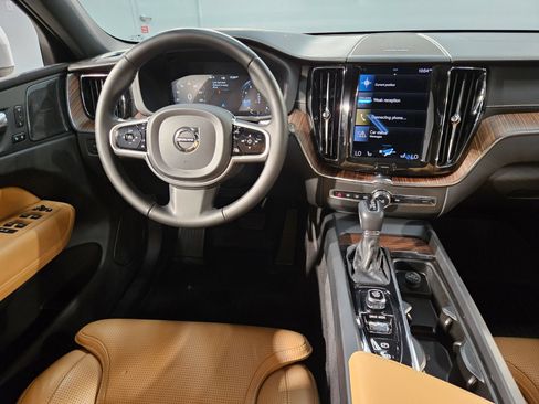 Used 2021 Volvo XC60 T5 Inscription w/ Protection Package FWD image 9