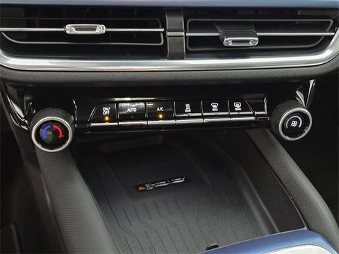 Used 2025 Chevrolet Equinox EV LT w/ Convenience Package image 25