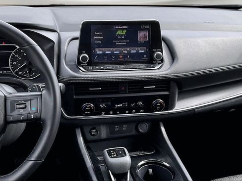 Used 2025 Nissan Rogue SV image 10