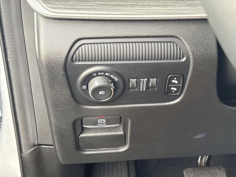 Used 2024 Jeep Wagoneer L Series II RWD image 35