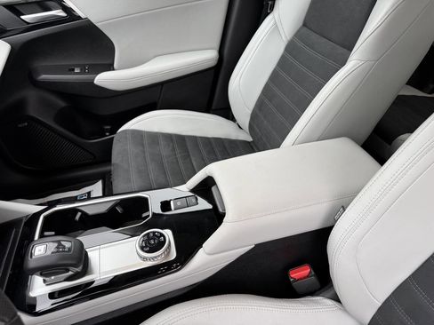 Used 2025 Mitsubishi Outlander SE AWD/4WD image 12