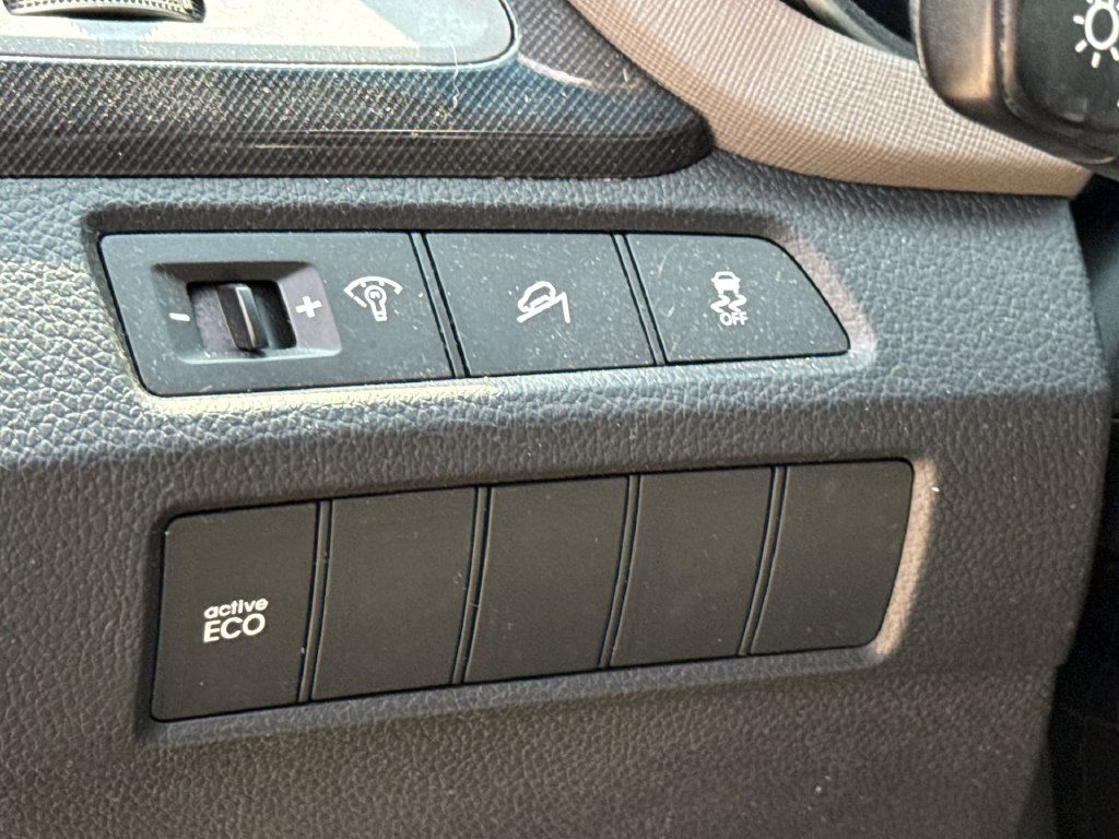 Used 2013 Hyundai Santa Fe Sport 2.0T FWD image 21