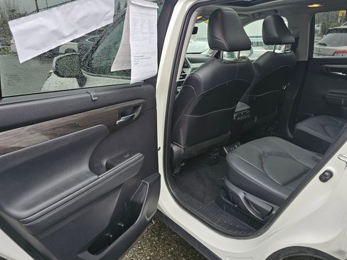 Used 2021 Toyota Highlander Platinum AWD/4WD image 15