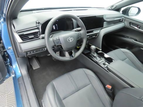 Used 2025 Toyota Camry XSE image 9