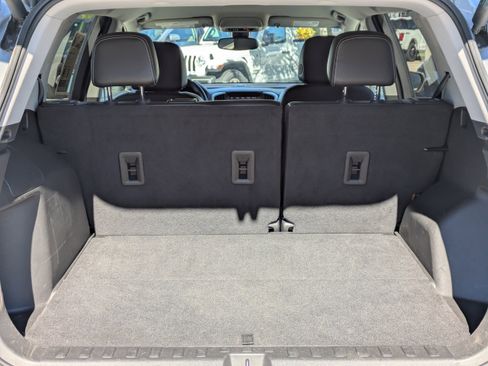 Used 2023 GMC Terrain SLT image 13