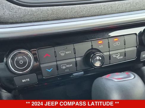 Used 2024 Jeep Compass Latitude AWD/4WD image 28