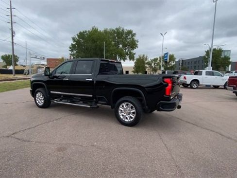 Used 2025 Chevrolet Silverado 2500 High Country w/ Technology Package image 6