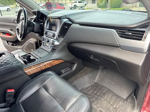 Used 2017 Chevrolet Suburban Premier AWD/4WD image 25