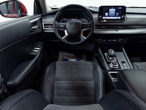 Used 2023 Mitsubishi Outlander SE image 3