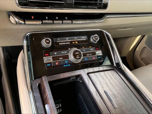Used 2018 Lincoln Navigator L Reserve w/ Technology Package AWD/4WD image 33