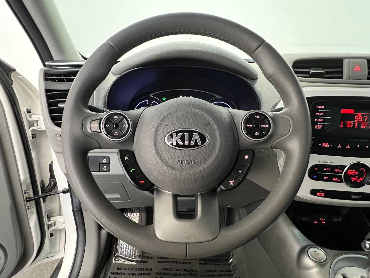 Used 2016 Kia Soul EV FWD image 15