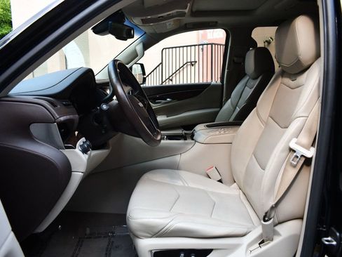 Used 2016 Cadillac Escalade Premium image 15