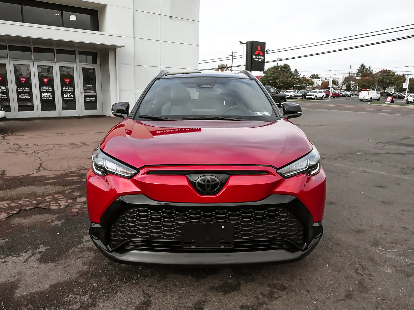 Used 2023 Toyota Corolla Cross AWD Hybrid w/ Moonroof Package image 2