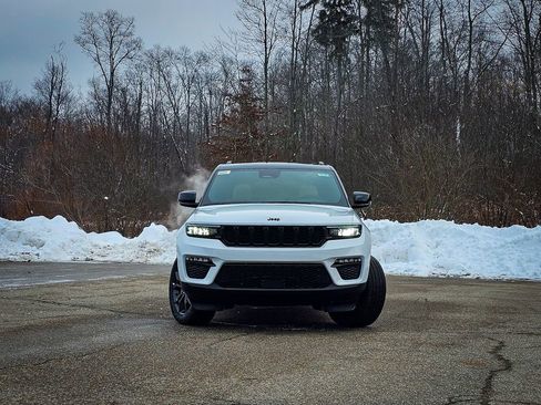 New 2025 Jeep Grand Cherokee Limited image 10