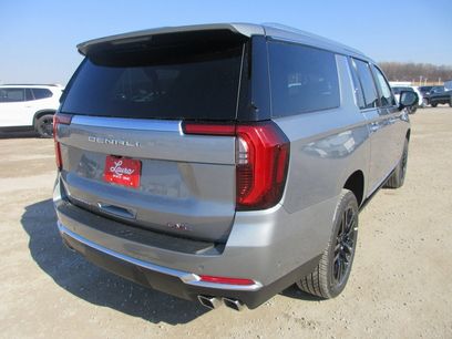 New 2026 GMC Yukon XL Denali w/ Sun & Power Step Package