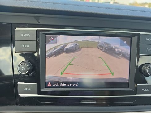 Used 2023 Volkswagen Jetta SE w/ Panoramic Sunroof Package image 26