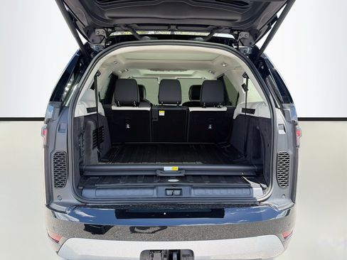 New 2026 Land Rover Discovery Limited Edition AWD/4WD image 12