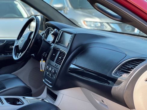 Used 2017 Dodge Grand Caravan SXT FWD image 18